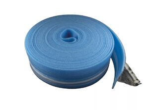 Dilatačný pás PE s fóliou  8×150 mm, dĺžka 25m (samolepiaci)